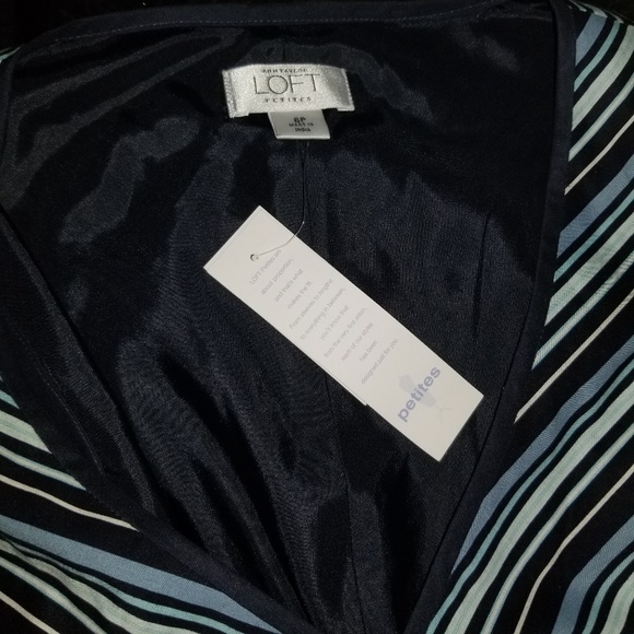 New! Fabulous LOFT V Neck Dress - Picture 4 of 5